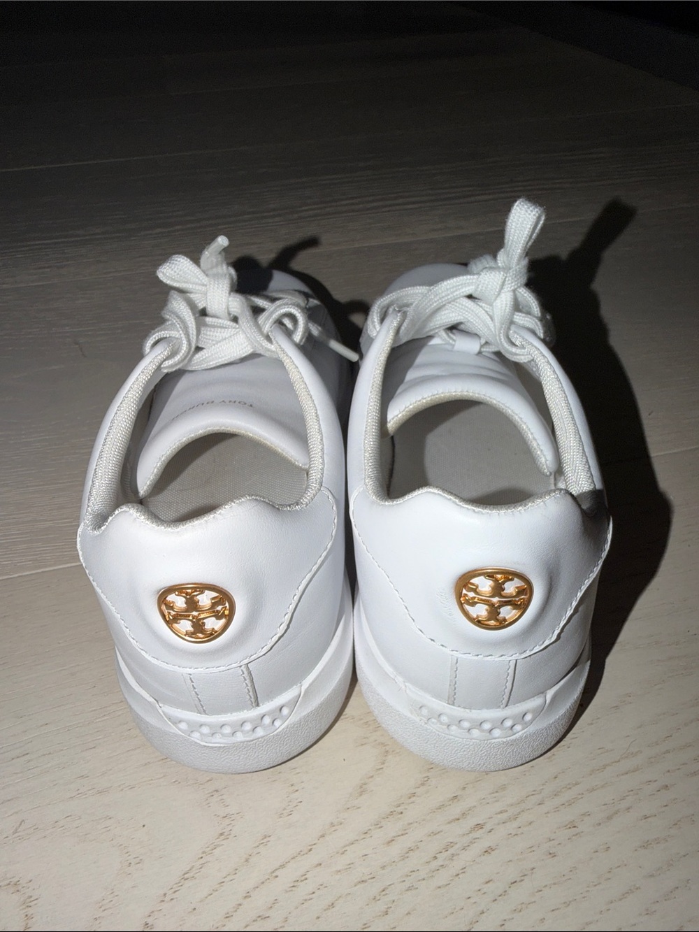Tory Burch Howell Sneakers Size 7.5 M White Gold Logo Casual Classic Comfy - Picture 4 of 10